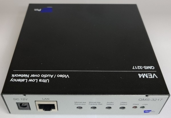 파이버마트,통신장비 > QuoPin > HDMI IP Extender,[폴리-V4 4채널 송신기] QMS-3217T 비디오/오디오의 인터넷/5G/LTE 초저지연 송신기,비디오/오디오를 인터넷, 5G/LTE 네트워크로 초저지연 전송하는 제품입니다. 로봇, 드론, 중장비, 리모트카 (RC) 등의 원격 조종 영상 전송, 이동차량 영상 실시간 전송 등에 사용합니다. 글로벌 수준의 초저지연 성능을 갖는 영상 네트워크 구성 장치입니다. 국내 기술로 개발 생산되었습니다.